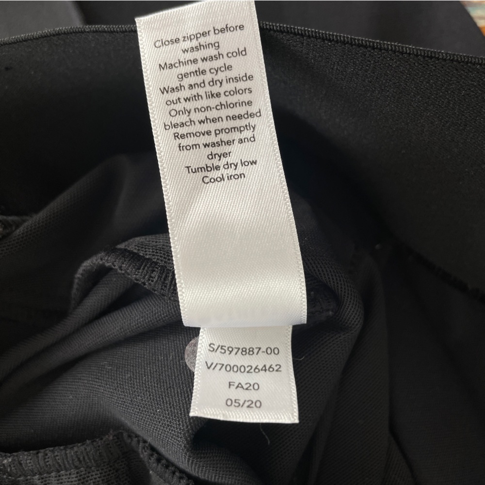Athleta Venice Black Cropped Ponte Pants-size Large - Picture 8 of 8